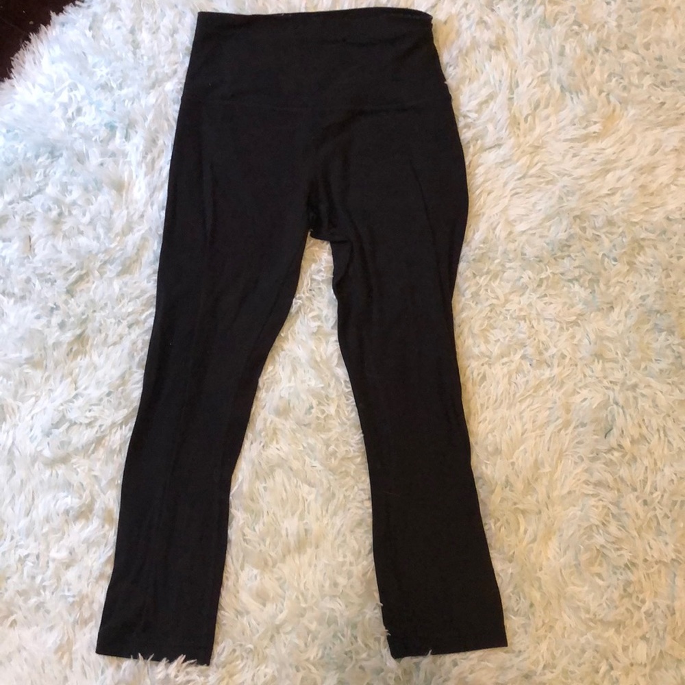 Black Lululemon leggings capris